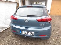 Gebraucht Hyundai i20 84 PS (61 kW) 2017 Blau Limousine
