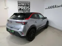 Gebraucht Opel Mokka 131 PS (96 kW) 2023 Kontrast grau/quarz silber SUV