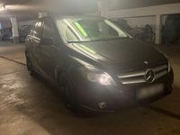 Gebraucht Mercedes B180 122 PS (89 kW) 2012 Schwarz Van / Kleinbus