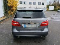 Gebraucht Mercedes B180 110 PS (80 kW) 2014 Grau Van / Kleinbus