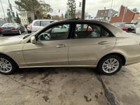 Usata Mercedes E220 170 CV (125 kW) 2009 Beige Berlina