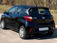 Gebraucht Hyundai i10 Select 63 PS (46 kW) 2024 Phantom black Kleinwagen