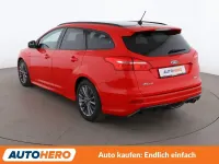Gebraucht Ford Focus ST-Line 182 PS (133 kW) 2018 Rot Kombi