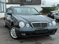 Gebraucht Mercedes E220 143 PS (105 kW) 1999 Schwarz Limousine