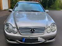 Gebraucht Mercedes C180 143 PS (105 kW) 2007 Gold Coupé