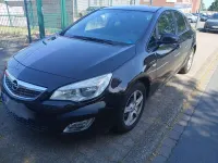 Gebraucht Opel Astra 140 PS (102 kW) 2011 Schwarz Limousine