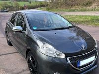 Gebraucht Peugeot 208 Style 99 PS (72 kW) 2015 Grau Kleinwagen