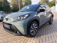 Neu Toyota Aygo X 72 PS (52 kW) 2025 Urban khaki / night sky black SUV