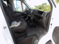 Gebraucht Peugeot Boxer 140 PS (102 kW) 2023 Weiss icy/deckende lackierung Van