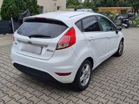 Gebraucht Ford Fiesta SYNC Edition 101 PS (74 kW) 2013 Weiß Kleinwagen