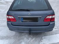 Gebraucht Mercedes E280 Avantgarde 193 PS (141 kW) 2006 Blau Kombi