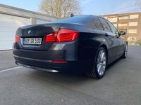 Gebraucht BMW 530 258 PS (189 kW) 2011 Grau Limousine