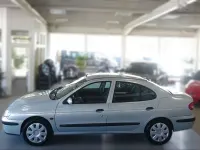 Używany Renault Mégane Dynamique 107 KM (78 kW) 2001 Unbekannt (metallic) Sedan/Limuzyna