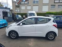 Gebraucht Hyundai i10 Edition 67 PS (49 kW) 2014 Weiß Kleinwagen