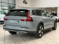 Używany Volvo V60 CC Plus 197 KM (144 kW) 2023 Szary Kombi