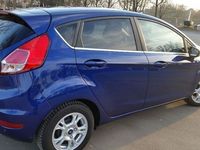 Gebraucht Ford Fiesta Titanium 101 PS (74 kW) 2014 Blau metallic Kleinwagen