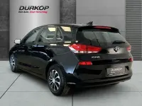 Gebraucht Hyundai i30 Select 99 PS (72 kW) 2018 Phantom black / mic (metallic) Limousine