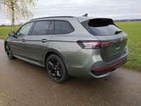 Neu VW Passat R-line 220 PS (161 kW) 2025 Diabasgrau metallic Kombi