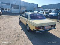 Gebraucht Mercedes 240 1976 Gelb Limousine