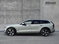 Gebraucht Volvo V60 CC Plus 197 PS (144 kW) 2023 Vapour grey / metallic Kombi