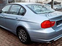 Gebraucht BMW 318 143 PS (105 kW) 2010 Grau Limousine