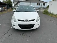 Gebraucht Hyundai i20 87 PS (63 kW) 2013 Weiß Kleinwagen