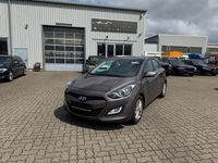 Gebraucht Hyundai i30 Style 128 PS (94 kW) 2012 Cashmere brown Limousine