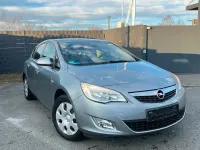 Gebraucht Opel Astra 140 PS (102 kW) 2012 Grau Limousine