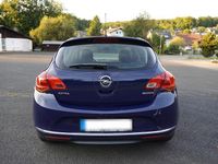 Gebraucht Opel Astra Edition 101 PS (74 kW) 2013 Blau Kleinwagen