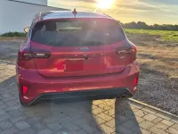 Używany Ford Focus ST-Line 125 KM (91 kW) 2023 Czerwony Sedan/Limuzyna