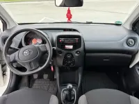 Second-hand Toyota Aygo 69 CP (50 kW) 2015 Alb Hatchback