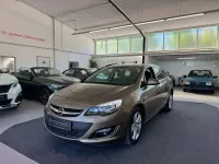 Gebraucht Opel Astra Edition 165 PS (121 kW) 2012 Champagner (m2) Kombi