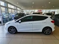 Gebraucht Ford Fiesta ST-Line 125 PS (91 kW) 2021 Frostweiß Kleinwagen