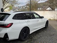 Gebraucht BMW 320e M Sport 204 PS (150 kW) 2023 Weiß Kombi