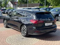 Gebraucht Ford Focus Titanium 125 PS (91 kW) 2024 Schwarz Kombi