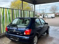 Second-hand Mazda 121 65 CP (47 kW) 2000 Albastru Hatchback