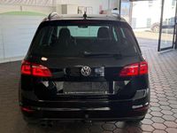 Second-hand VW Golf VII Sound 155 CP (114 kW) 2017 Negru Berlinǎ