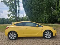 Gebraucht Opel Astra GTC Edition 101 PS (74 kW) 2012 Gelb Limousine