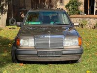 Gebraucht Mercedes E230 132 PS (97 kW) 1991 Braun Kombi