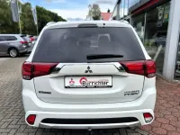 Gebraucht Mitsubishi Outlander P-HEV Plus 121 PS (88 kW) 2017 Weiß SUV