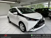 Gebraucht Toyota Aygo X-play 69 PS (50 kW) 2017 Weiß Kleinwagen