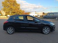 Gebraucht Peugeot 308 Premium 111 PS (81 kW) 2011 Noir perla nera Limousine