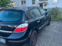Second-hand Opel Astra 105 CP (77 kW) 2004 Negru Hatchback