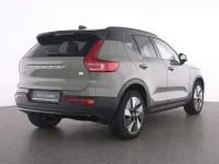 Gebraucht Volvo XC40 Core 175 kW (238 PS) 2024 Grün sage green / metallic SUV