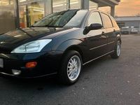 Second-hand Ford Focus 101 CP (74 kW) 2001 Albastru Hatchback