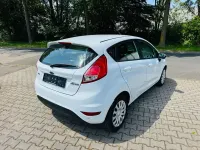 Gebraucht Ford Fiesta Trend 101 PS (74 kW) 2015 Weiß Kleinwagen