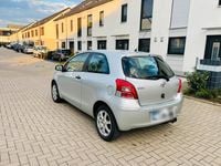 Gebraucht Toyota Yaris 100 PS (73 kW) 2012 Silber Kleinwagen