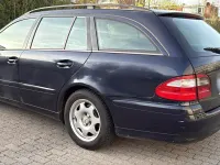 Usado Mercedes E220 150 CV (110 kW) 2004 Azul Familiar