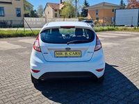 Gebraucht Ford Fiesta 101 PS (74 kW) 2017 Weiß Kleinwagen