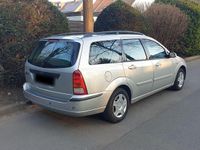 Gebraucht Ford Focus Ghia 101 PS (74 kW) 2002 Silber Kombi